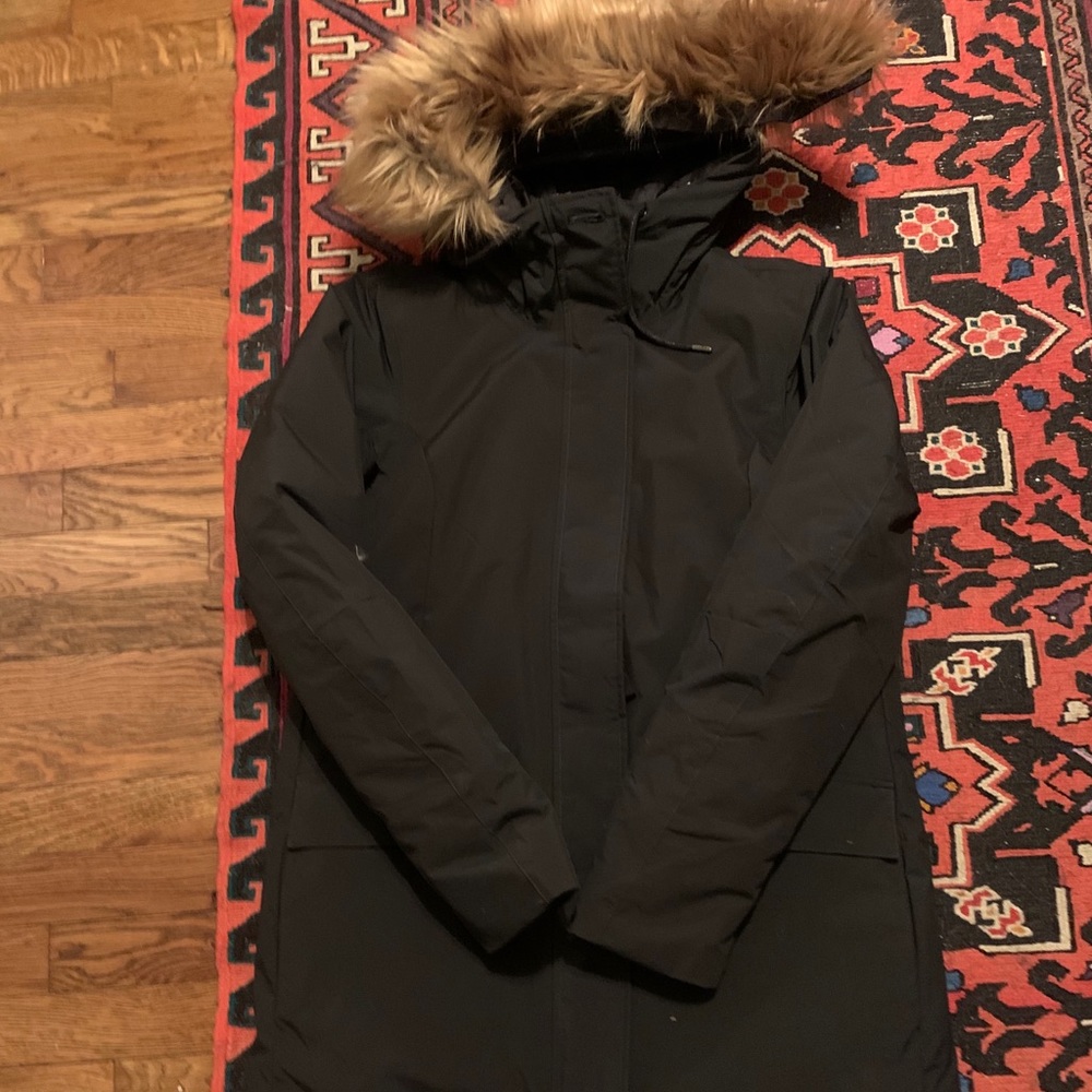 Winter coat - black.